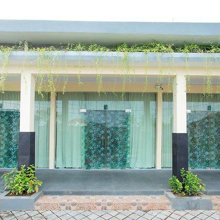 V Canggu Dormitory Exterior foto