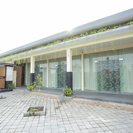 V Canggu Dormitory Exterior foto