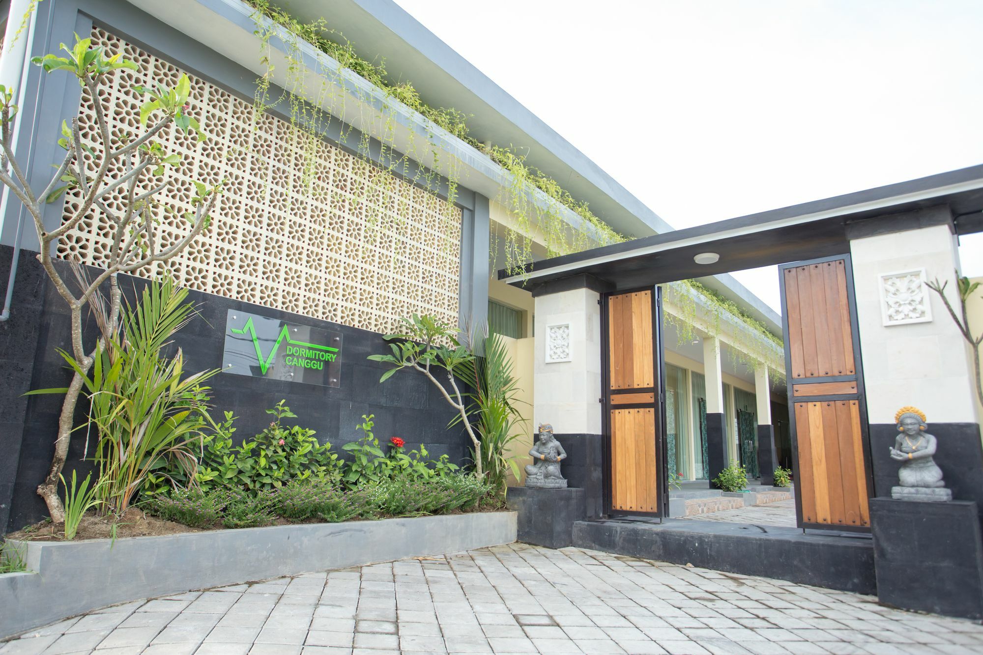 V Canggu Dormitory Exterior foto